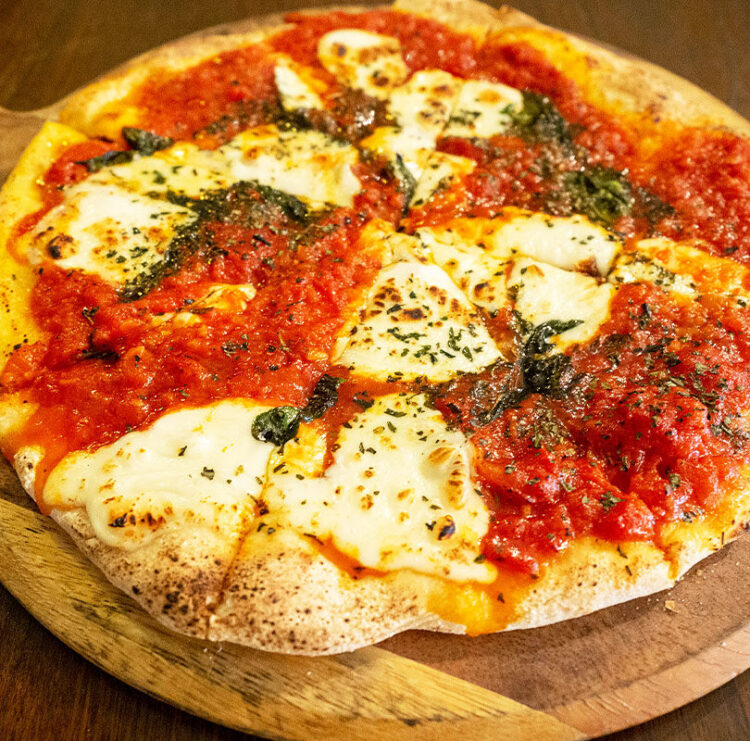 バガロ「ピッコラペコラ」のピザ