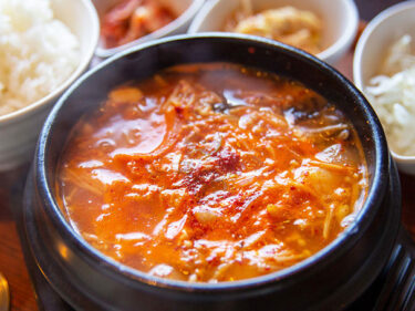 韓国料理　キムチ屋
勝者はどっち 紅白チゲ合戦
