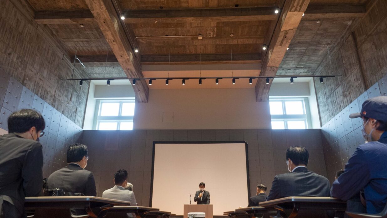 しののめ信金前橋営業部ビルが完成 ライブラリーやカフェを併設|前橋発、新しい風 「めぶく」街 。前橋の様々な話題を取り扱う前橋新聞-mebukuです。