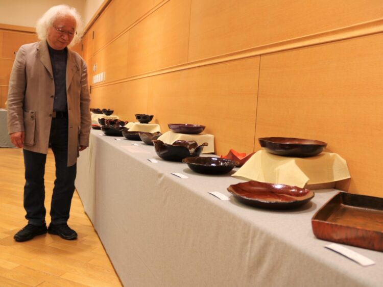 熟練の技光る工芸、陶器、染め 群馬作家展 ノイエス朝日で25日まで 