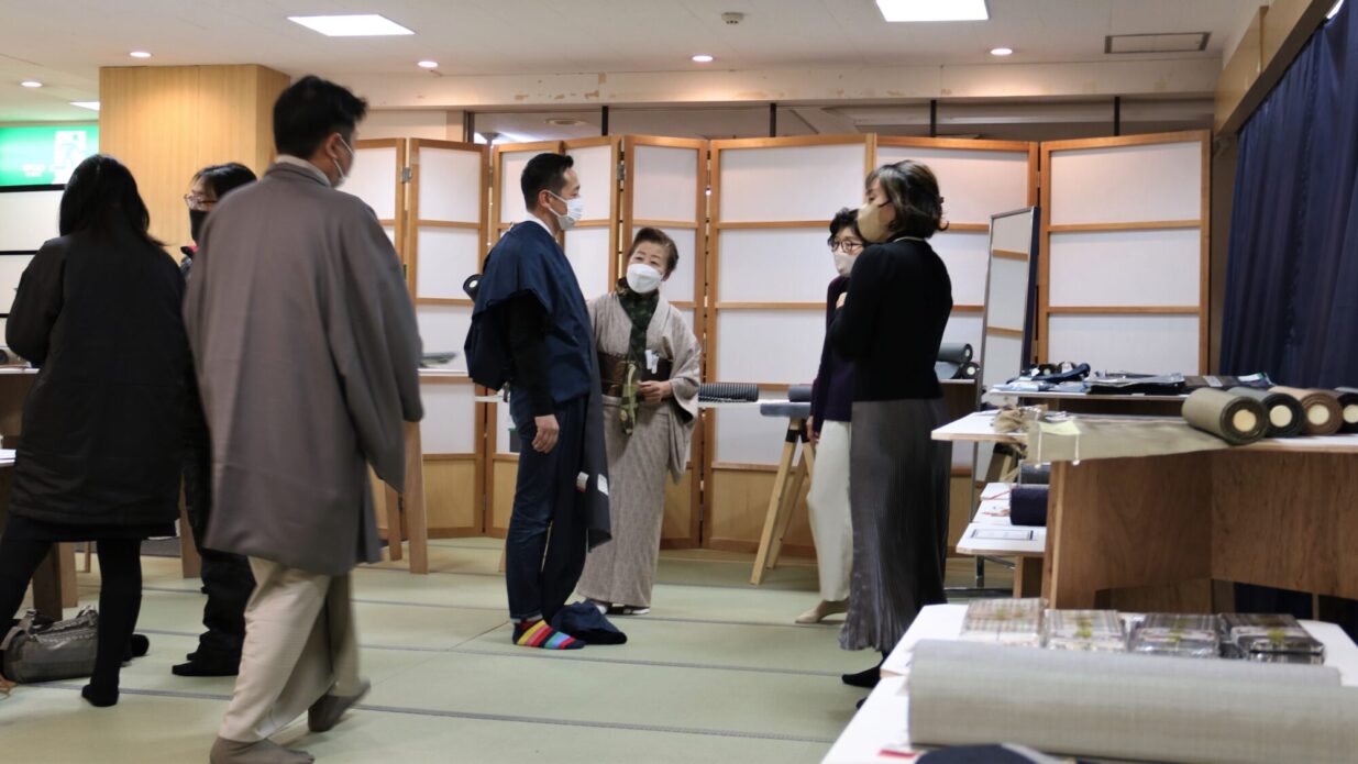 着物、羽織「男の着物」が大集合
小川屋で初の企画、２月５日まで