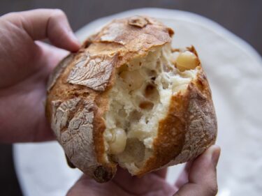 欧風パン グランボワ　
はまる人続出　マカダミアナッツのパン