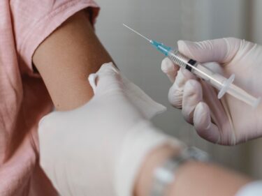 帯状疱疹を予防しよう　
50歳以上に予防接種助成　最大２万円　