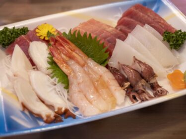 今井鮮魚店　
マグロと漬け魚と大きなアサリ