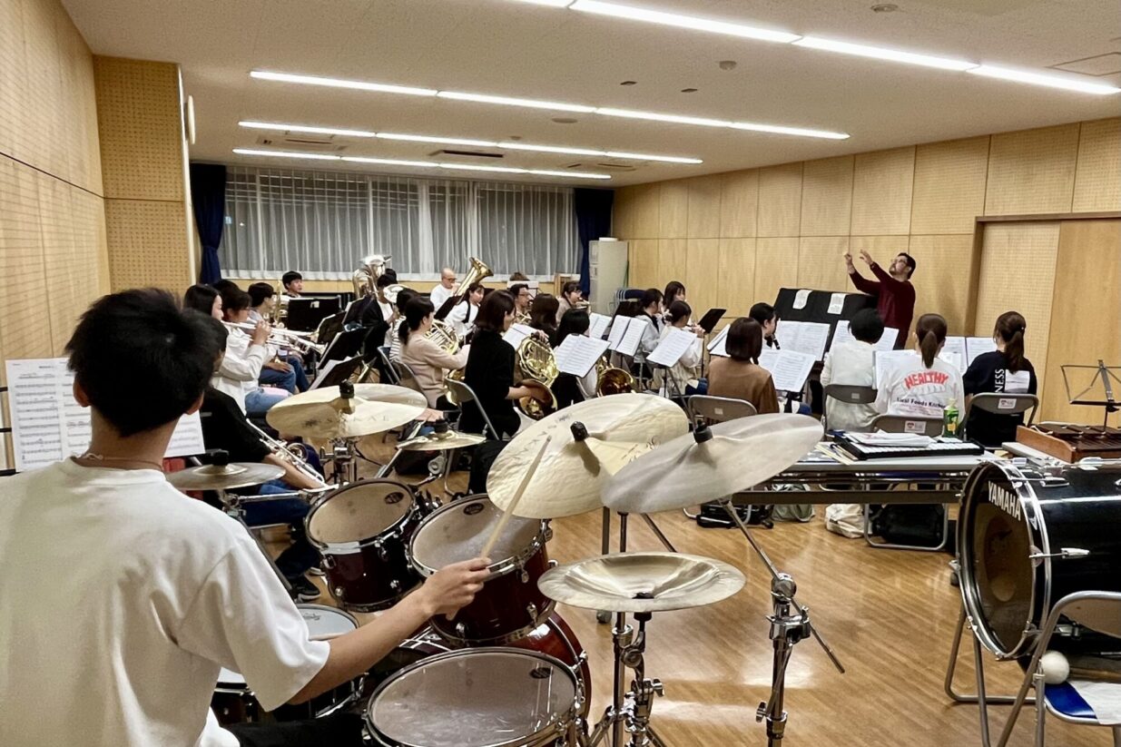 11月4日、彩葉吹奏楽団初の「彩り音楽祭」 
平均年齢25歳、若さ弾ける
