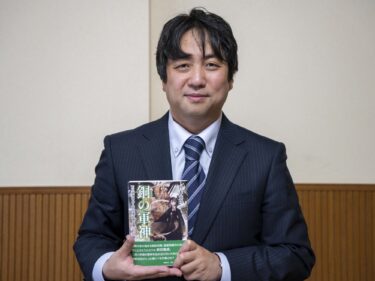天皇誤導と新田義貞像盗難
智本さんが『銅の軍神』発刊
