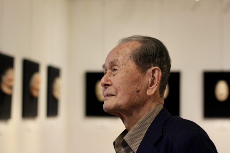 能面に親しもう 21日まで清水和夫 能面展｜前橋発、新しい風 「めぶく