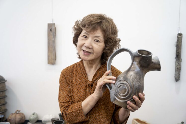 焼締めや自然釉の美しさ 16日まで「佐藤烓 陶芸工房の仲間たち展