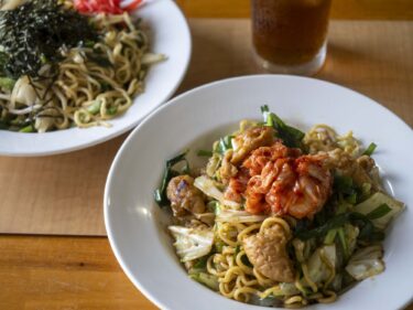 七輪炭火焼ホルモン ひとまかせ
豪快 ホルモン焼きそば
