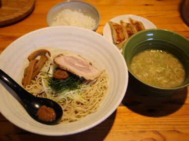 旭川らーめん かじべえ
梅香る塩味のつけ麺
