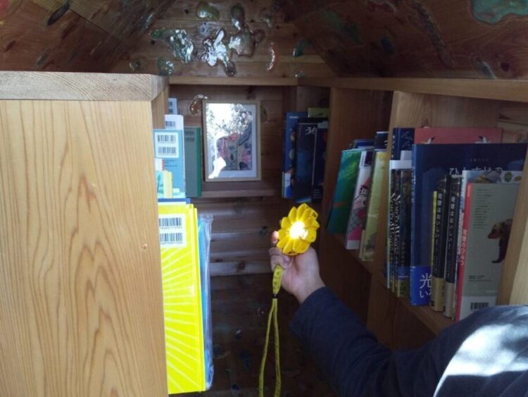 世界一小さな本屋 世界に発信 THE JAPAN NEWSが全面特集(K