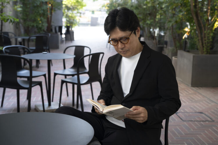 私の一冊】『V字回復の経営』 ジンズホールディングスCEO 田中仁さん