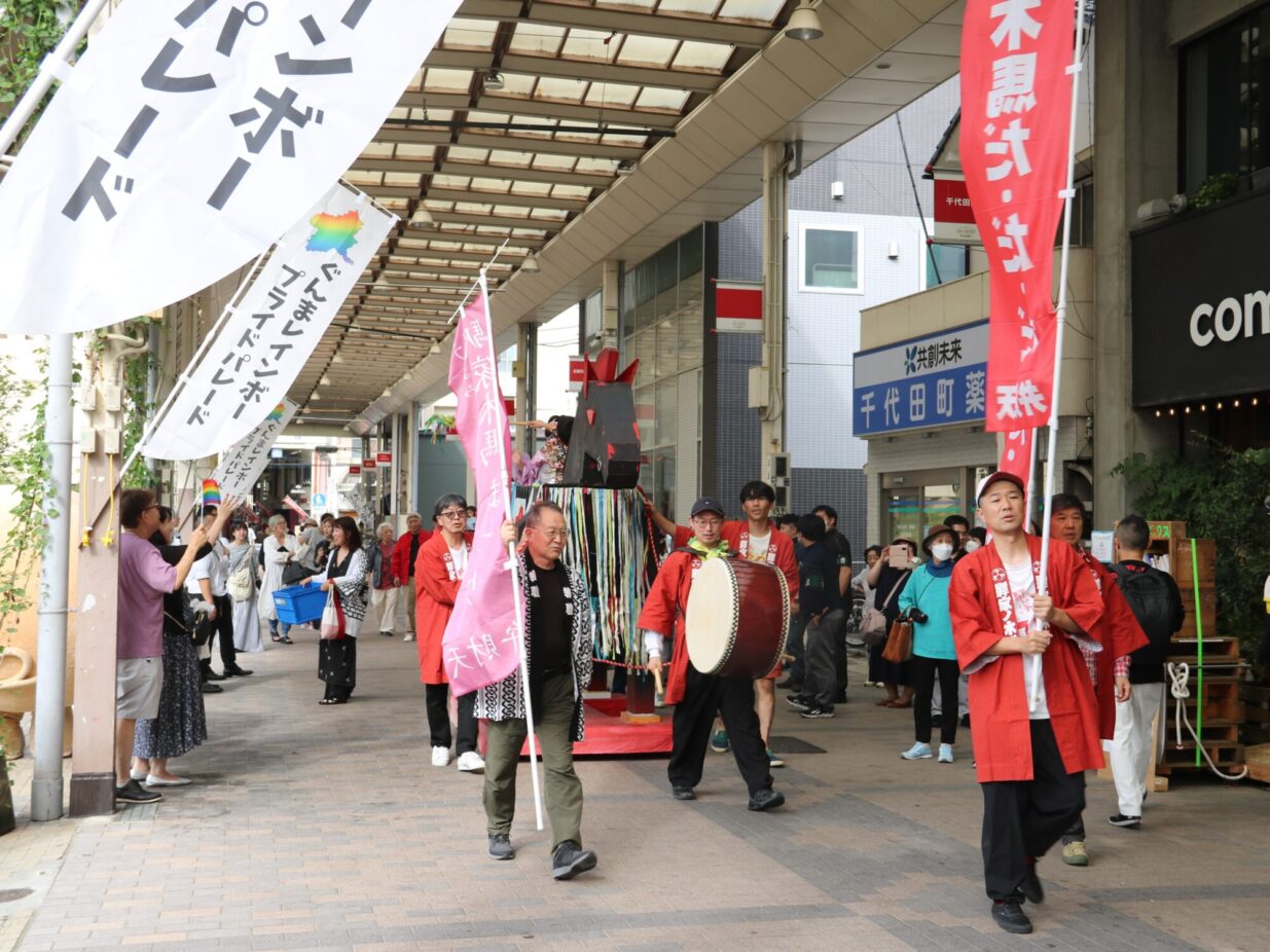 木馬さまのお通りだ
中心街で「駅家の木馬祭り」
