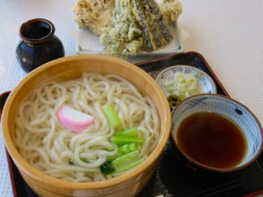 そば処 曽山商店
赤城山頂で釜揚げうどん
