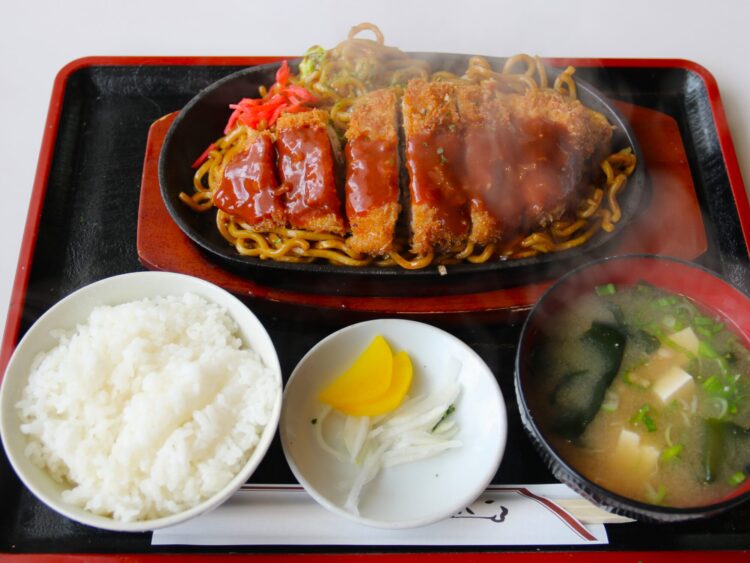 柳ケ瀬本店 鉄板焼きそばにトンカツの前橋グルメ情報｜前橋発、新しい