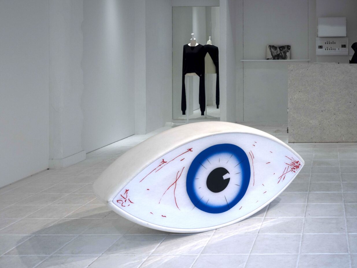 企画展形式でファッションやアート展示販売
「Shop rin association」の魅力