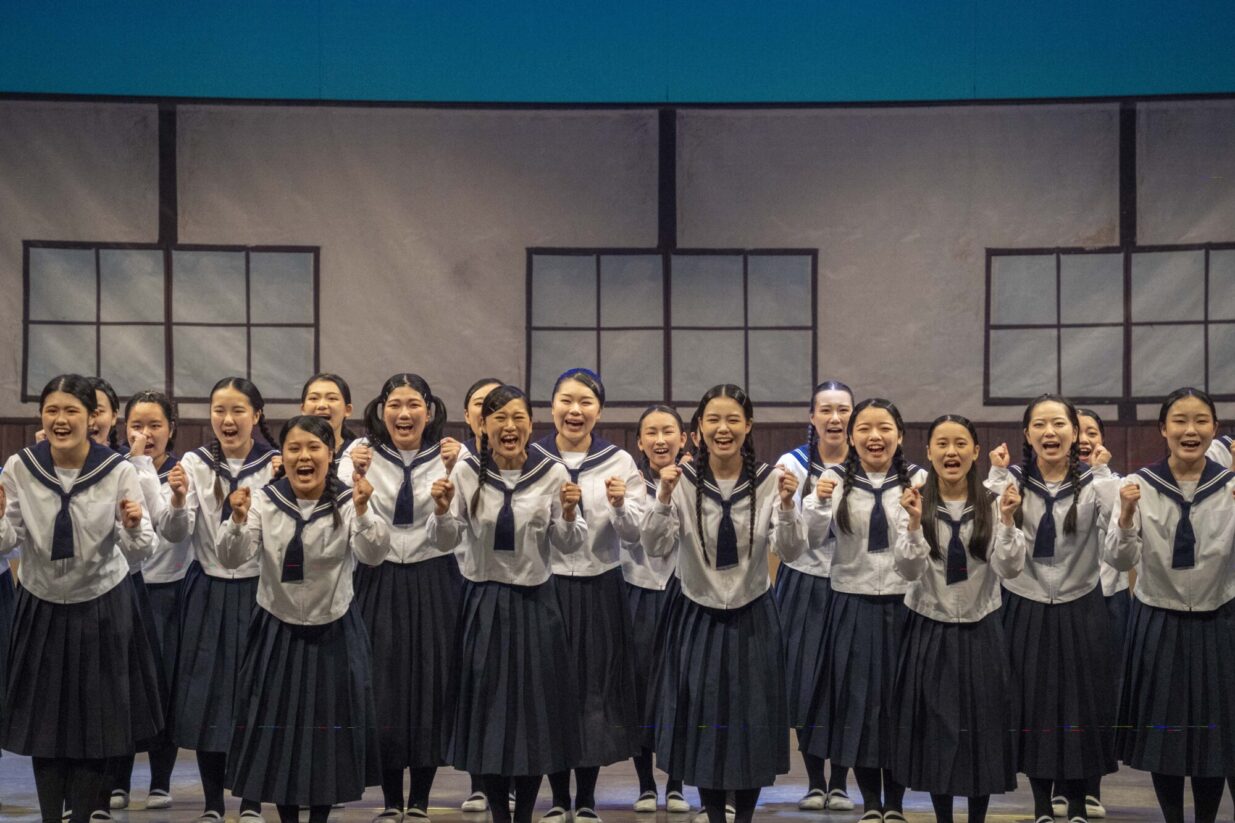 「灰になった街」公演を振り返って
1年間の団員たちの記録
