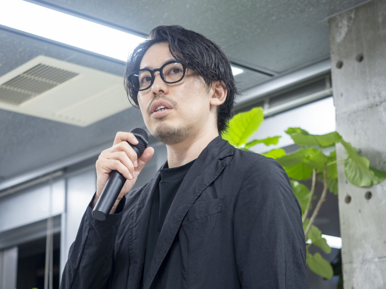 ジンズHD新社長に田中亮氏　
仁氏は会長CEOへ