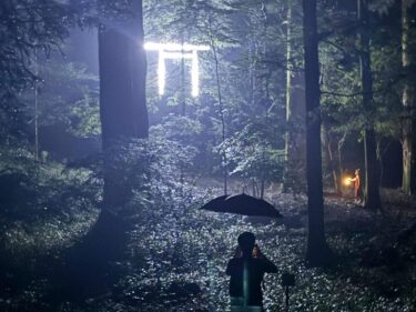 「鏡界の鳥居」一夜限り輝く
三夜沢赤城神社で８月23日
