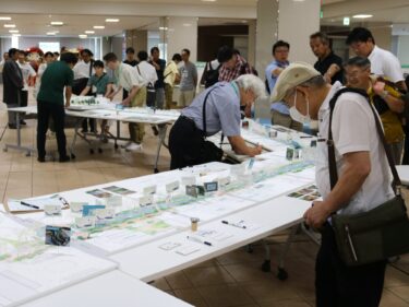 前橋の街 歩いてワクワク
クリエイティブ構想でシンポ

