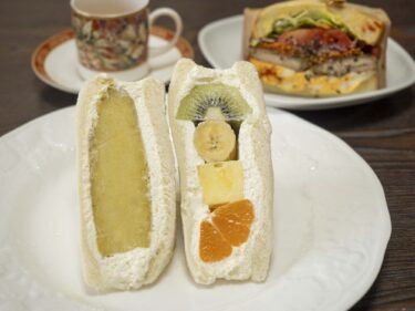 Chill me（チルミー）　
旬の果実と具材が主役のサンド