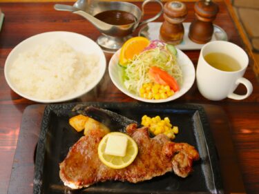 グリル はとぽっぽ
鉄板で熱々サーロイン
