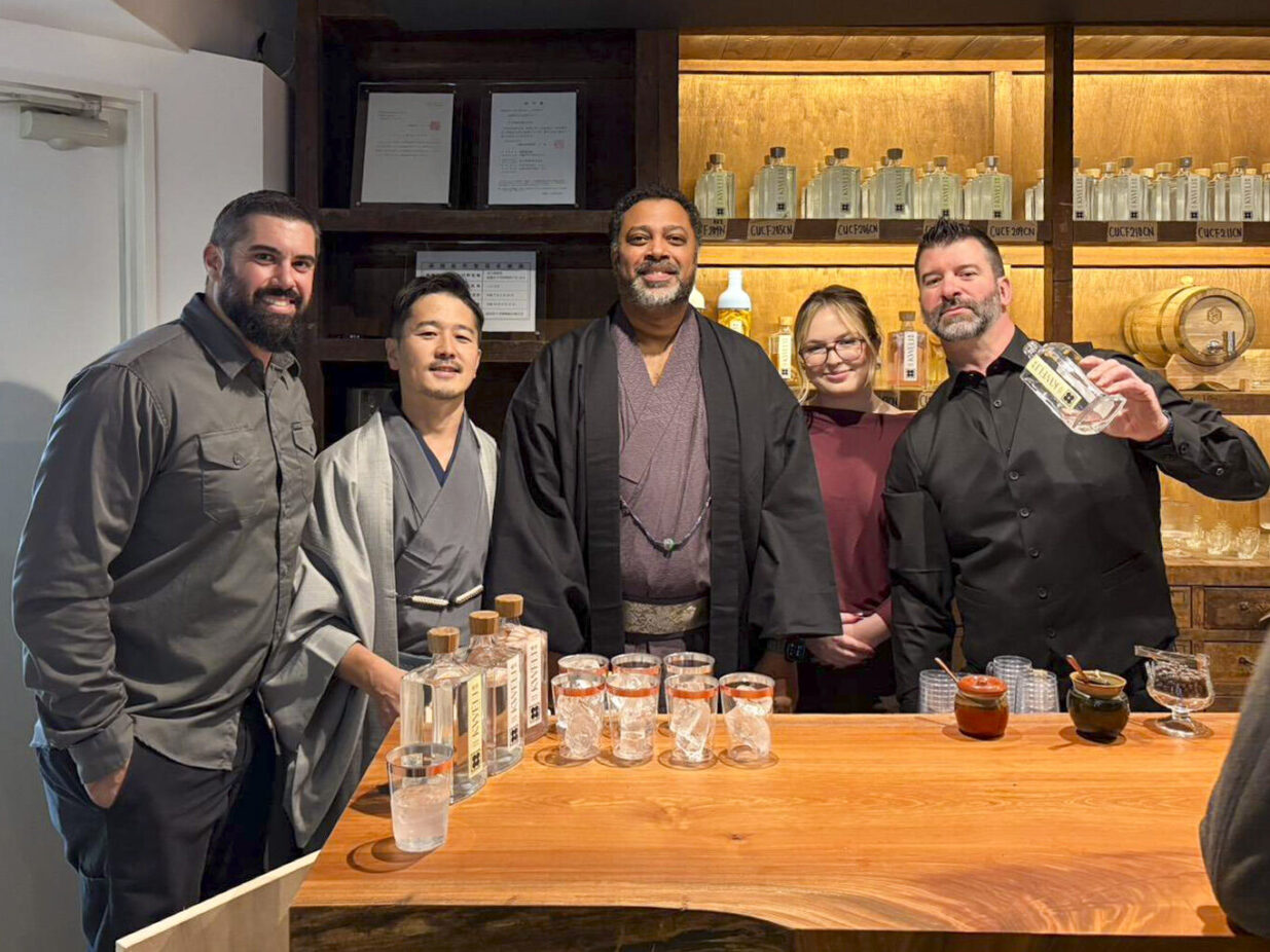 双子蒸留所が前橋で開業
クラフトジン「KWELI」販売開始