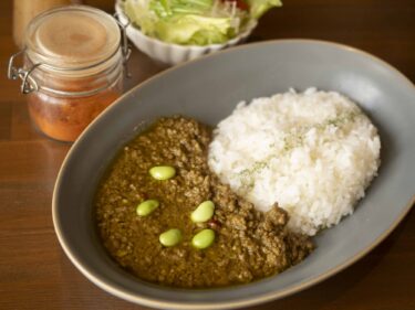 カフェBROWNS
本とキーマ、静かな昼