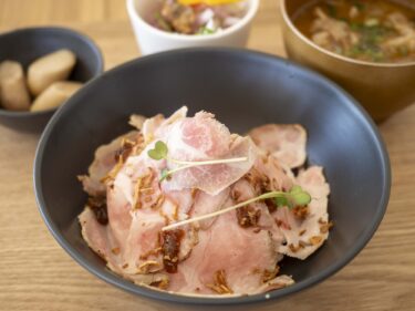 MINAZAWA BASE（ミナザワ・ベース）
豚肉のテーマパーク
