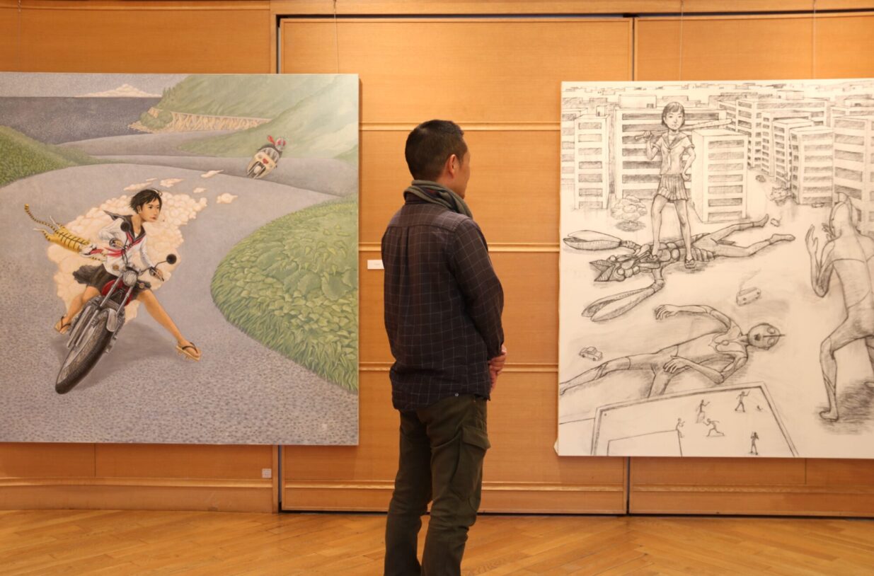 セーラー服とウルトラマン
新井コー児さんが個展
