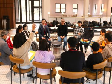 6年１組 糸井重里学級
前橋白川小児童が特別授業
