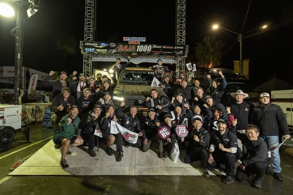 JAOS ハイブリッドで快挙
バハ1000 ２年連続で完走
