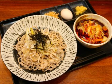 蕎麦とラー油
キノコと生姜の熱々汁
