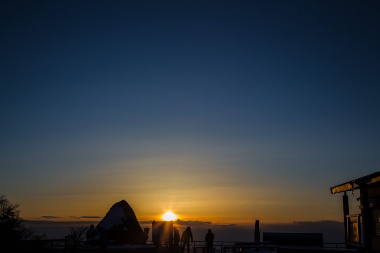 ほぼの駅で初日の出拝もう