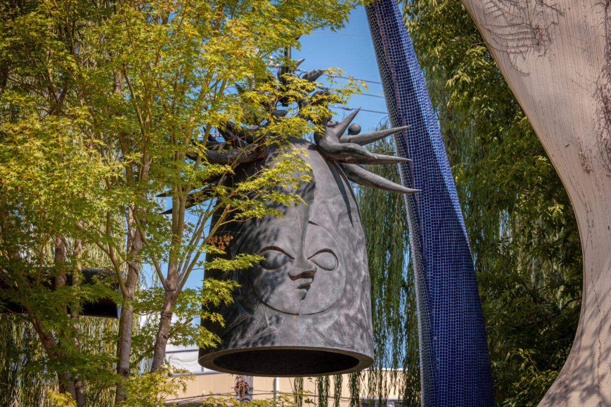 太陽の鐘 初打ち9日に　　
深い響きに新年の幸 願おう