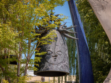 太陽の鐘 初打ち9日に　　
深い響きに新年の幸 願おう