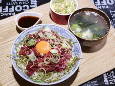 食匠 なる花
サクラ咲く限定ユッケ丼
