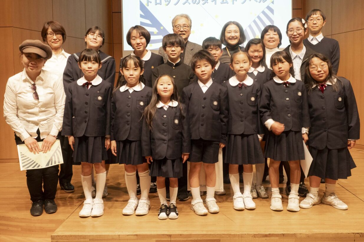 朔太郎の詩を絵画に 
市内小中学生の入賞者表彰