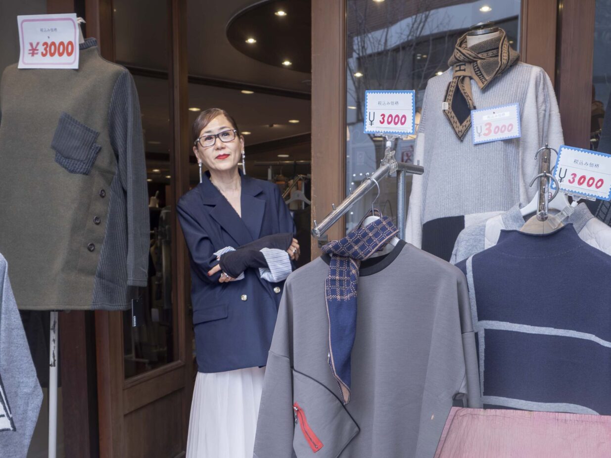 【まえばし 服と人▶2】
3000円という選択
ブティック「JOY」秋葉史絵さんの店づくり