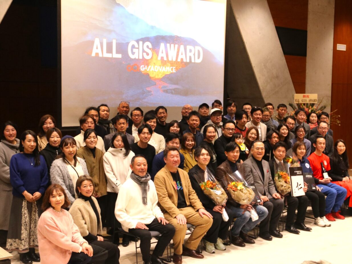 GIS修了生 成長の跡示す
21人がビジネスプラン発表
