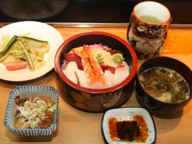 福寿司
本マグロ入り海鮮丼1000円
