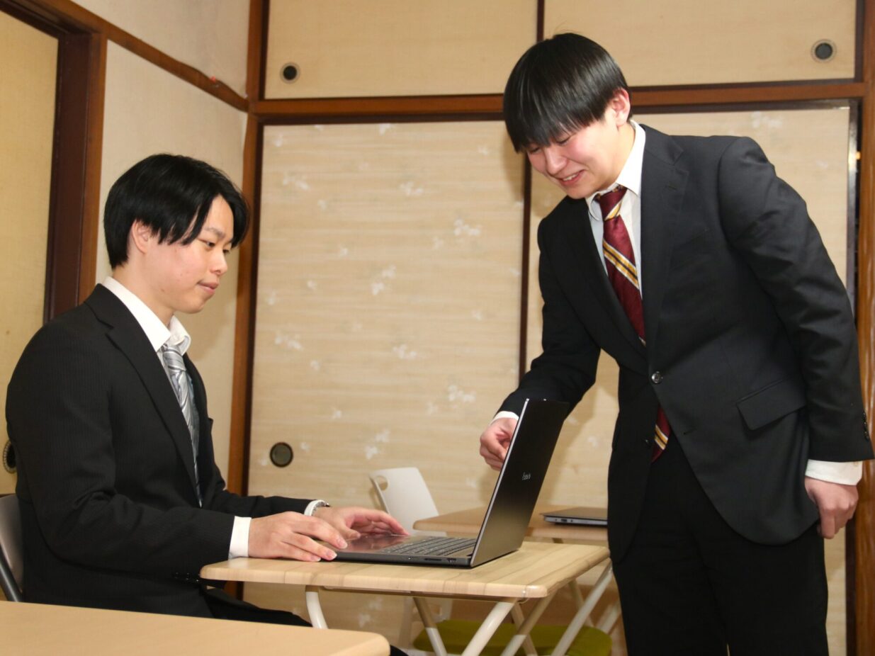 教育格差解消 がんばる塾
22歳の男性2人が個別指導
