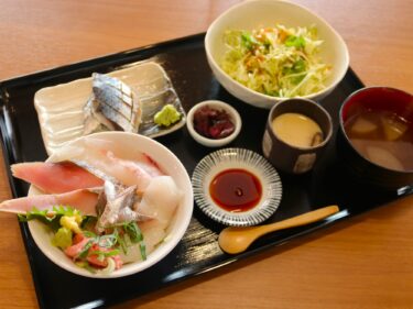 宇迦の穂（うかのほ）
海鮮丼 うれしいおまけ
