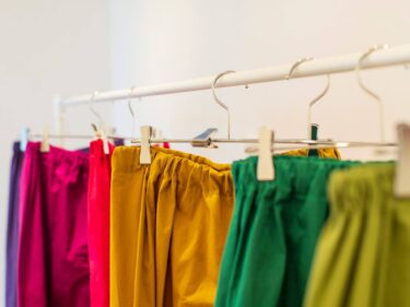 モンペアートの祭典「モンペナーレ」　
18、19日、一点もののモンペ並ぶ