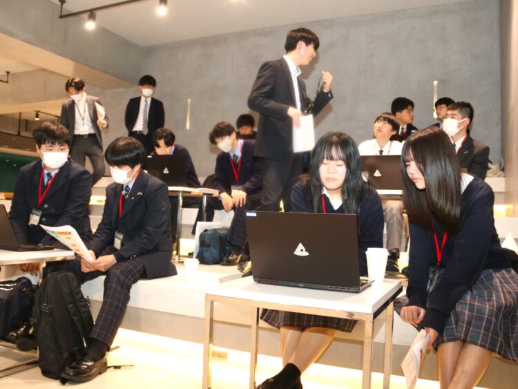 SEの仕事 体験しました
NIIが高校生向けワークショップ
