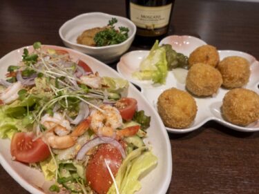 cafe dining ねこや
女ふたりで一杯