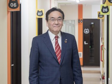 【聞きたい 腰高博さん▶１】
「KARAOKE」を世界に
