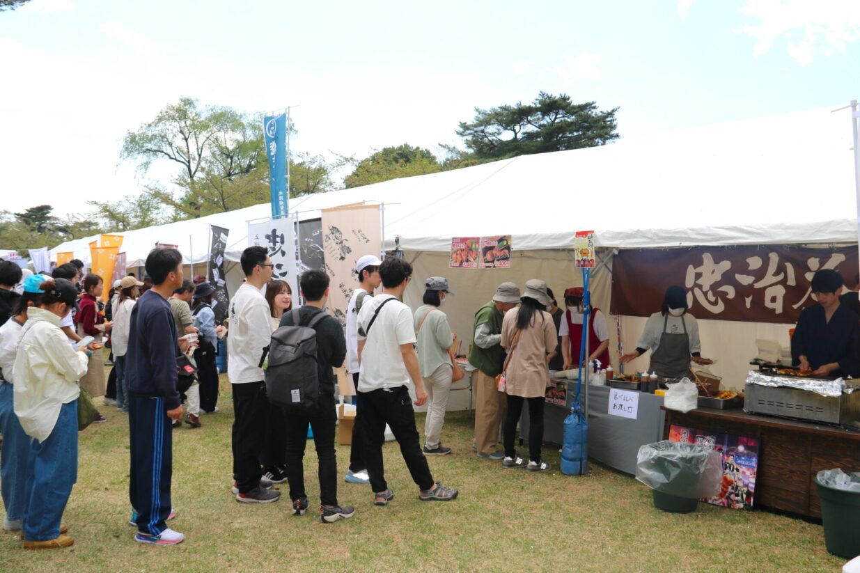 「焼きまんじゅうランド」へようこそ
敷島公園で12日までフェス
