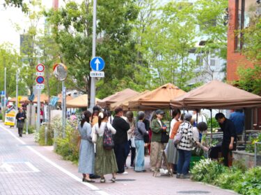 馬場川通りが公園に
19日まで春のイベント

