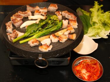 韓国村
サムギョプサル食べよう
